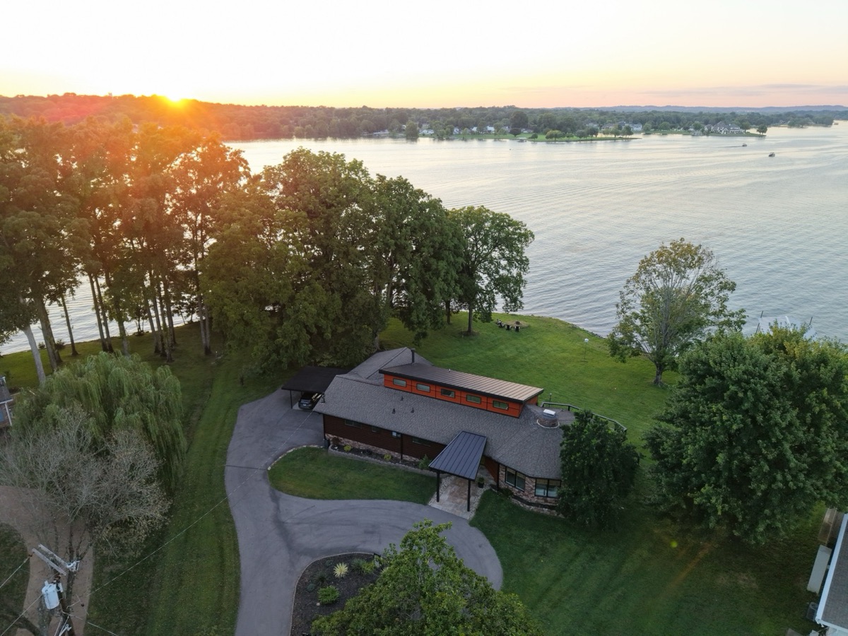 104 Windward Pt, Hendersonville - sold by Home & Lake