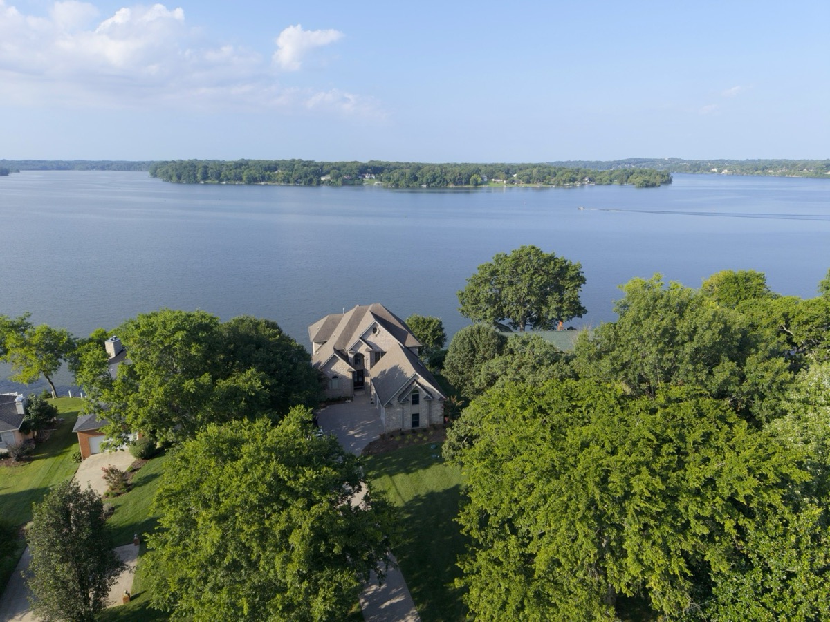 1201 Shoreside Dr, Hendersonville - sold by Home & Lake